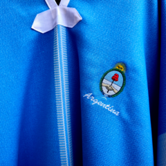 Poncho Argentino pesado con bordado. en internet
