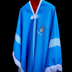 Poncho Argentino pesado con bordado. - buy online