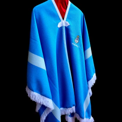 Poncho Argentino pesado con bordado. - Distinguida Tradición | Marroquinería y Platería Criolla | Regalos exclusivos | San Rafael Mendoza