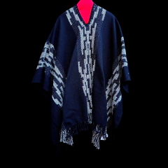 Poncho de lana artesanal pesado. - buy online