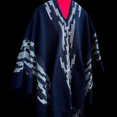 Poncho de lana artesanal pesado. - online store