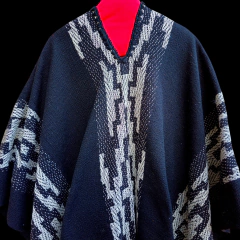 Poncho de lana artesanal pesado. - buy online