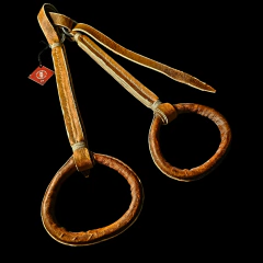 Juego de estribos con bombas tejidas en cuero crudo, modelo Chaqueño. - Distinguida Tradición | Marroquinería y Platería Criolla | Regalos exclusivos | San Rafael Mendoza