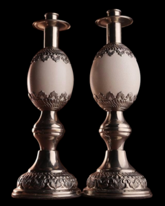 Candelabros de alpaca cincelados