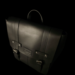 Mochila de cuero engrasado Vintage USHUAIA. Negra . - comprar online