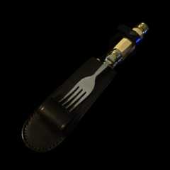 Juego de cuchillo.y tenedor para asado.