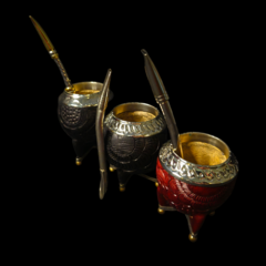 Mate Torpedo línea PREMIER con cuero repujado y bombillón de alpaca pesado.