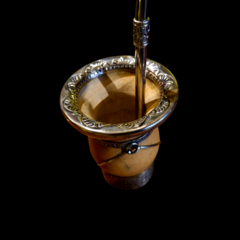 Imagen de Mate de calabaza y alpaca con base. Orfebrería fina.