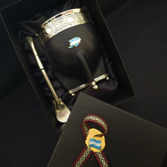 Mate Imperial Malvinas Argentinas en caja . - Distinguida Tradición | Marroquinería y Platería Criolla | Regalos exclusivos | San Rafael Mendoza