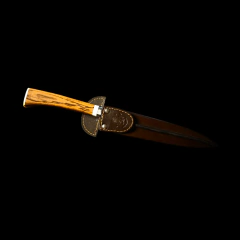 Cuchillo criollo Libertad encabado en madera de Urunday. en internet