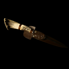 Cuchillo criollo Libertad encabado en roseta de ciervo.