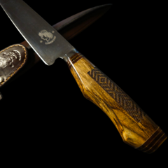 Cuchillo criollo Libertad encabado en Guayubira grabada.