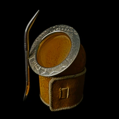 Mate Criollo Argentino con base de cuero tejido. Incluye bombilla - Distinguida Tradición | Marroquinería y Platería Criolla | Regalos exclusivos | San Rafael Mendoza