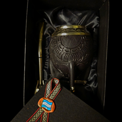 Mate Torpedo línea PREMIER con cuero repujado y bombillón de alpaca pesado. - tienda online