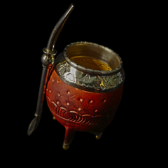 Mate Torpedo línea PREMIER con cuero repujado y bombillón de alpaca pesado.