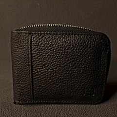 Billetera de caballero con cierre en cuero original.