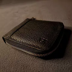 Billetera de caballero con cierre en cuero original. en internet