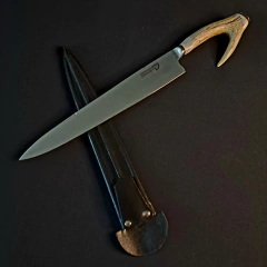 Cuchillo Macho encabado en asta de ciervo.