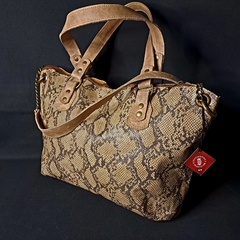 Cartera de dama cuero original con cadena bronce.