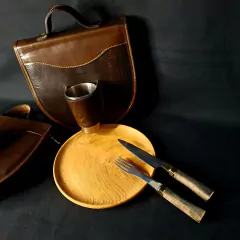 Juego de asado con estuche de cuero. en internet