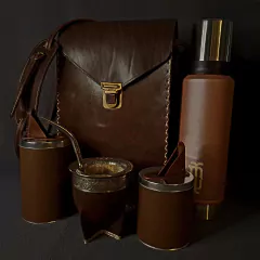 Juego matero de cuero con portatermo grande.