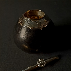 Mate de calabaza y alpaca.