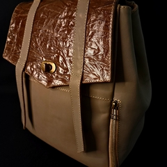 Mochila de cuero negra con cierres - Distinguida Tradición | Marroquinería y Platería Criolla | Regalos exclusivos | San Rafael Mendoza