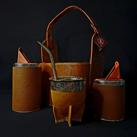 Canasta matera Imperial completa de cuero original.