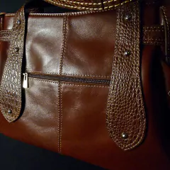 Cartera de dama en cuero original. en internet