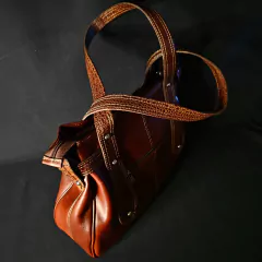 Imagen de Cartera de dama en cuero original.