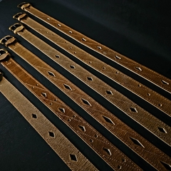 Cinturón de cuero crudo original calado. - comprar online