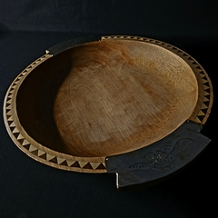 Fuente redonda de madera y alpaca. 40cm.