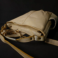Bolso de mano en cuero original con cierre frontal . - comprar online