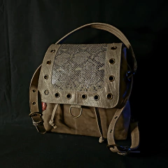 Mochila de dama en cuero original combinado . - (copia)