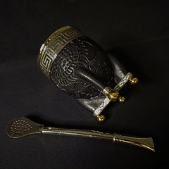 Mate Imperial Premier con bombillón de alpaca cincelado. - Distinguida Tradición | Marroquinería y Platería Criolla | Regalos exclusivos | San Rafael Mendoza