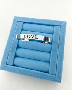 Bracelete Love na internet