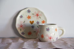 CONJUNTO Dalia: Taza Cachita + Plato Flor - Dnna cerámica