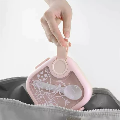 KIT COM TIGELA 2 ESTÁGIOS, COLHER E TESOURA ALIMENTAR ROSA MARCUS & MARCUS