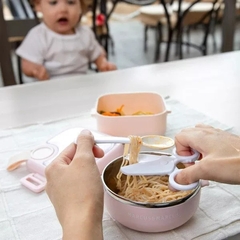 KIT COM TIGELA 2 ESTÁGIOS, COLHER E TESOURA ALIMENTAR ROSA MARCUS & MARCUS na internet