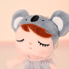 CHAVEIRO BONECA MINI ANGELA ZOO KOALA 20CM - METOO na internet