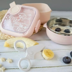 KIT COM TIGELA 2 ESTÁGIOS, COLHER E TESOURA ALIMENTAR ROSA MARCUS & MARCUS - comprar online