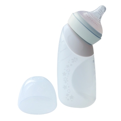 MAMADEIRA ANGULADA EM SILICONE 240ML VERDE MARCUS & MARCUS