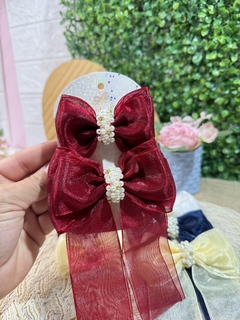 Laço cruzado em organza na internet