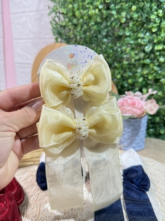 Laço cruzado em organza - Mimos da lis Laço 