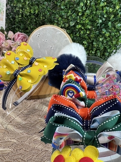 Tiara infantil escolar modelo borboleta letrinhas - comprar online