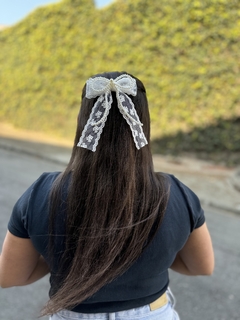 Laço Olívia com pérolas