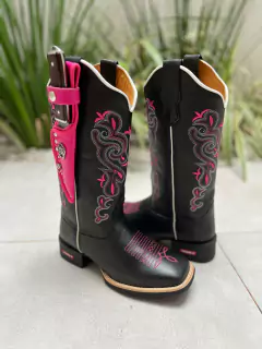 KIT TEXANA BORDADO ROSA E BRANCO COURO PRETO + BAINHA ROSA + FACA