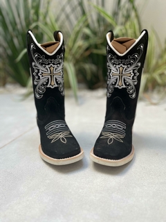 BOTA TEXANA BORDADO CRUZ BRANCA E DOURADA COURO NOBUCK PRETO - comprar online