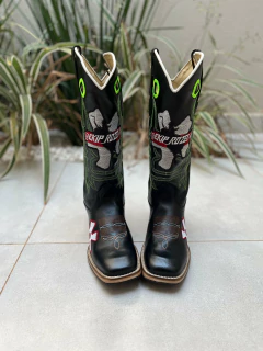 BOTA TEXANA BORDADO EKIP ROZETA E MONSTER COURO PRETO SOLADO COURO - comprar online