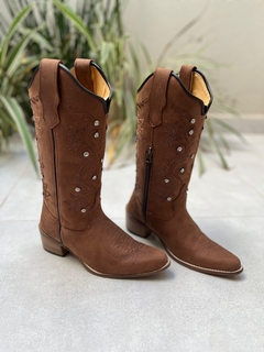 BOTA TEXANA BICO FINO BORDADO RAMOS MARROM COM STRASS COURO MARROM na internet
